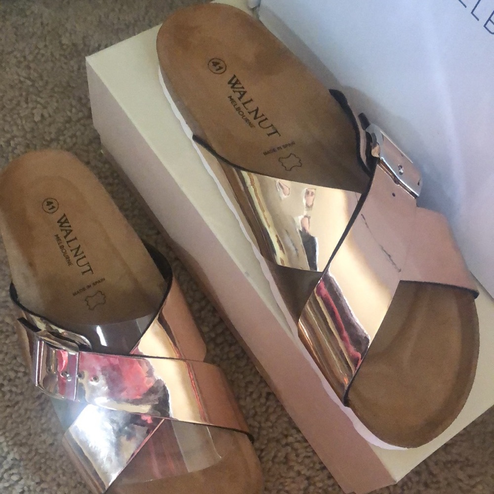 NWT - walnut Melbourne - gold scuff with buckle - Picture 2 of 7
